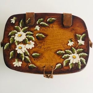 Vintage daisy wicker basket with planter/storage